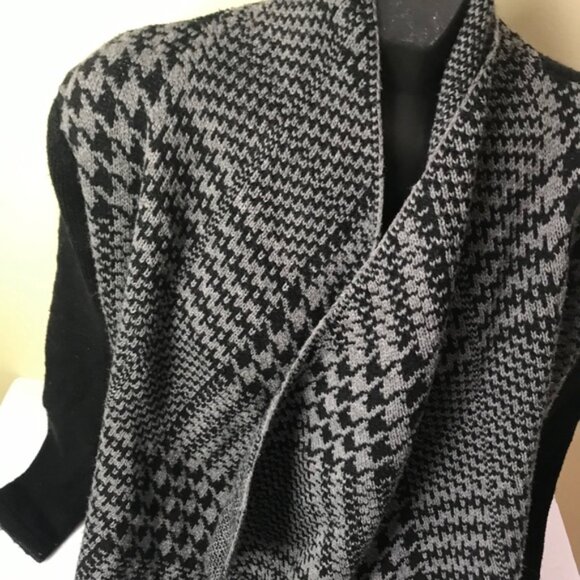 Lady Dutch Houndstooth Open Cardigan Sweater Wrap Knit Color Block Grey Black M - Picture 3 of 12